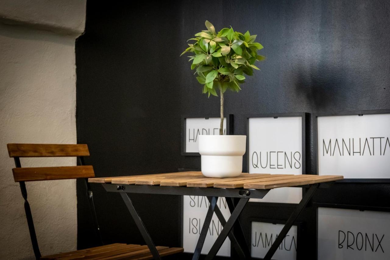Superbe Appartement Avec Patio Nîmes Extérieur photo
